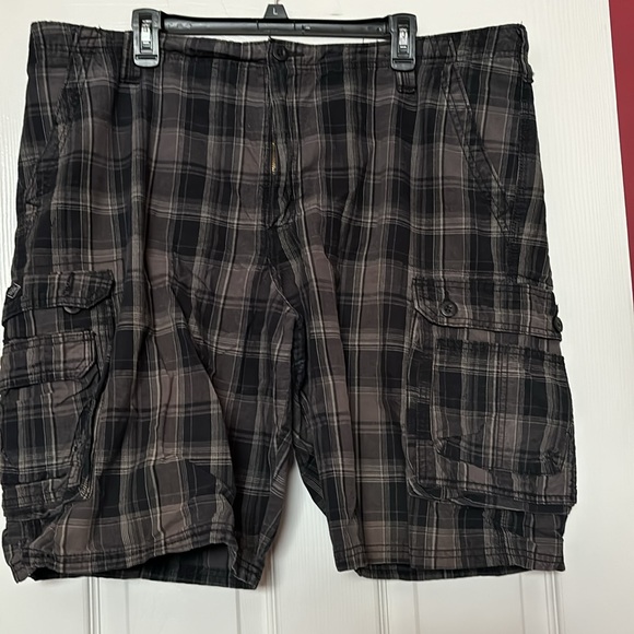Lee black and grey plaid cargo shorts size 42 - Picture 1 of 6